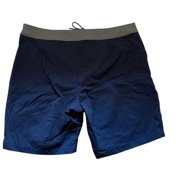 J. Crew Men's Board Shorts, Size 35 - Picture 2 of 8